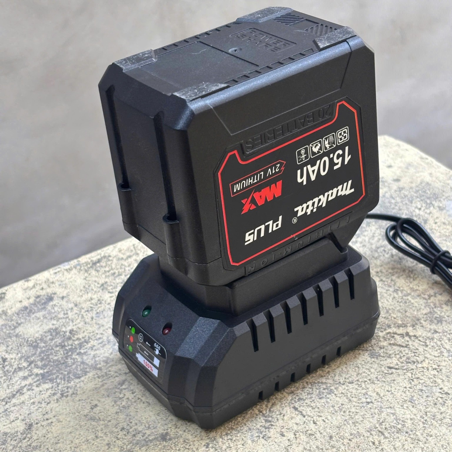 Pin 20 Cell chân Makita và chân sạc