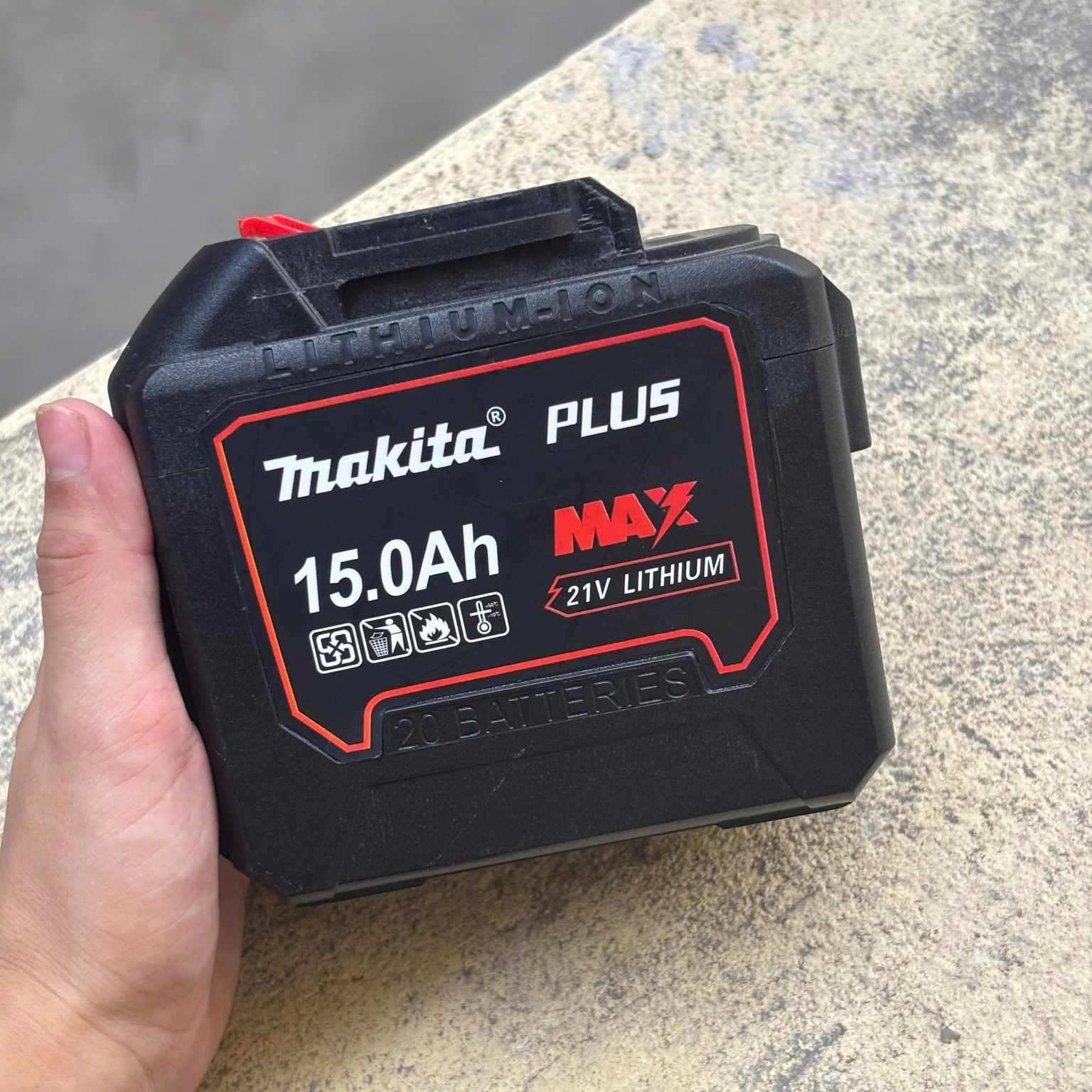 Pin 20 Cell chân Makita và chân sạc